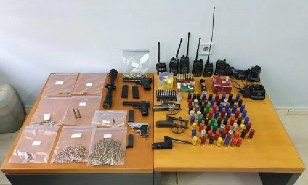Ιωάννινα: Xειροπέδες σε Έλληνα με παράνομο εργαστήριο όπλων!
